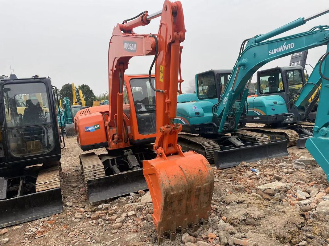 中古ミニ掘削機 Doosan DX75 小型掘削機 中古機械 6トン手作業の土掘削機 小型掘削機