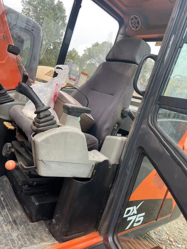 中古ミニ掘削機 Doosan DX75 小型掘削機 中古機械 6トン手作業の土掘削機 小型掘削機