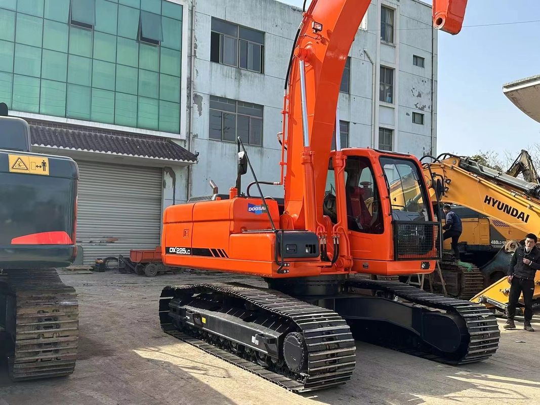 オリジナル塗装と状態 中古 掘削機 Doosan DX225LC 販売