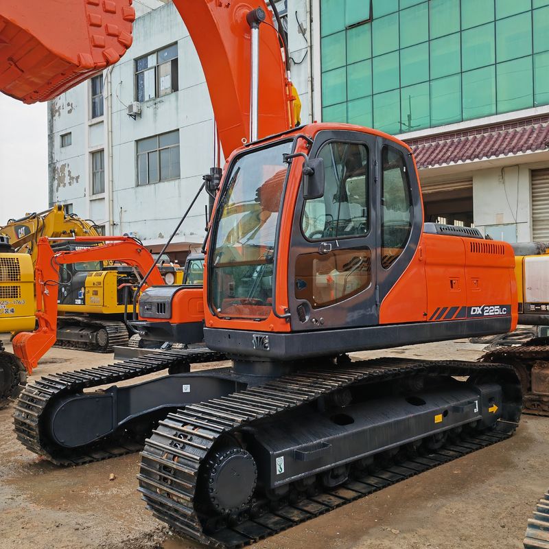 25トンのクローラー用掘削機 ドーサンDX225 中古 クローラー用掘削機 ドーサン 225