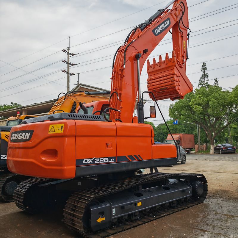 25トンのクローラー用掘削機 ドーサンDX225 中古 クローラー用掘削機 ドーサン 225