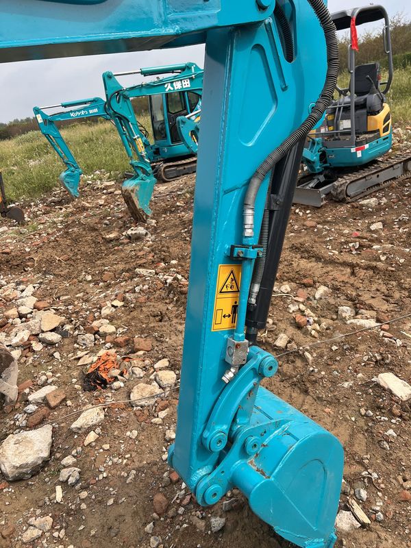8.5t使用済み Kubota 185 オリジナル水力クローバー掘削機/中古 Kubota 185 オリジナル水力クローバー掘削機