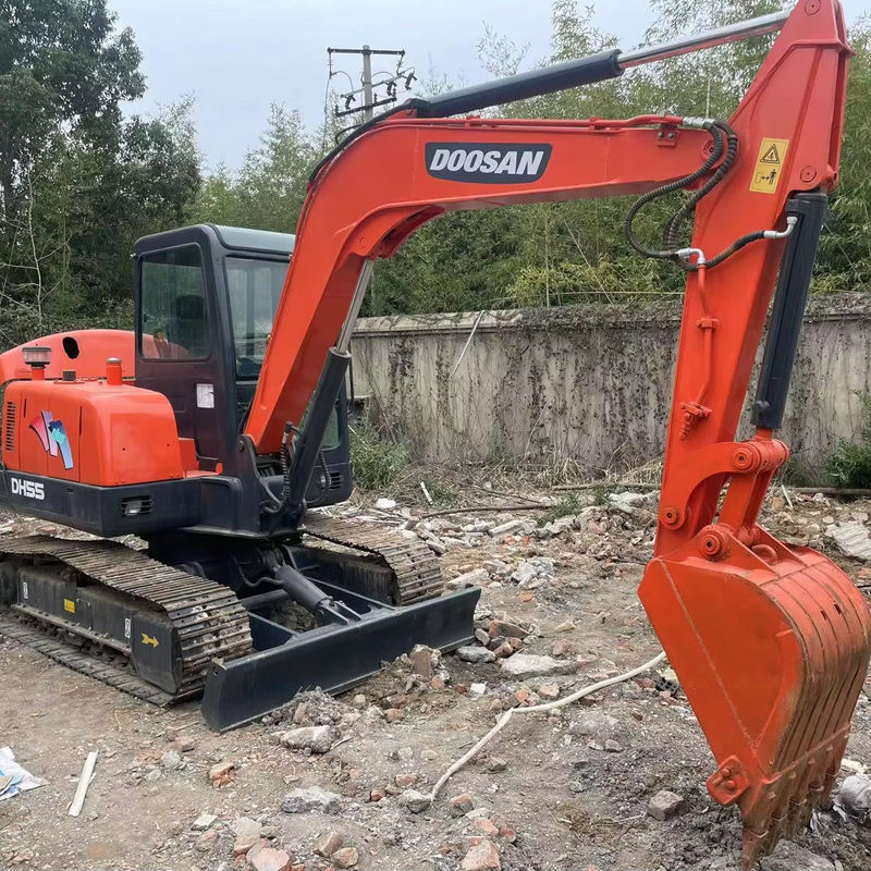 オレンジ色 ミニ 中古キャット ドーサンDx55 中古掘削機 5.5トン