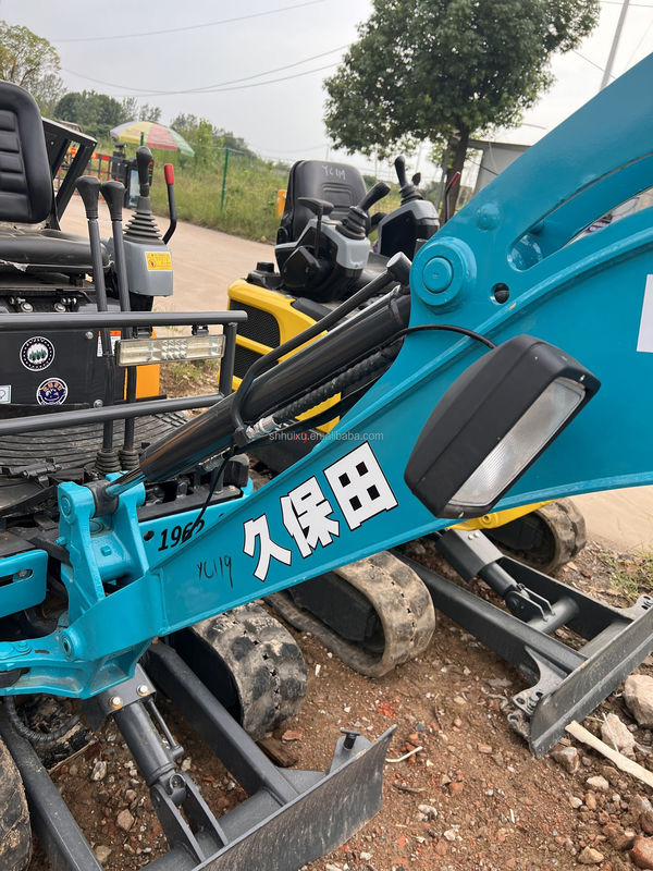 低労働時間 道路機械 クボタ U17 高品質のエンジンとポンプの掘削用用掘削機 低価格の掘削用爬虫機