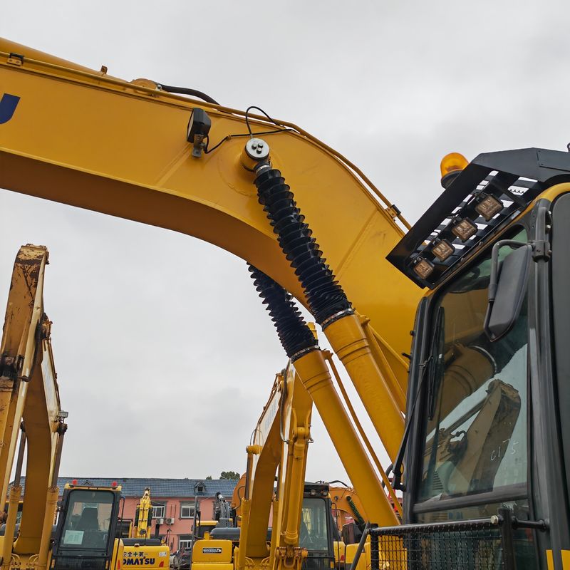 中古 KOMATSU240-8LC掘削機 高品質の掘削機 KOMATSU PC240-8 低価格で販売