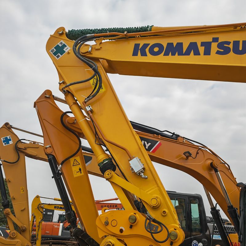 中古 掘削機 備品 KOMATSU PC200-8/オリジナルペイント 中古 KOMATSU PC200-8 格安で販売中