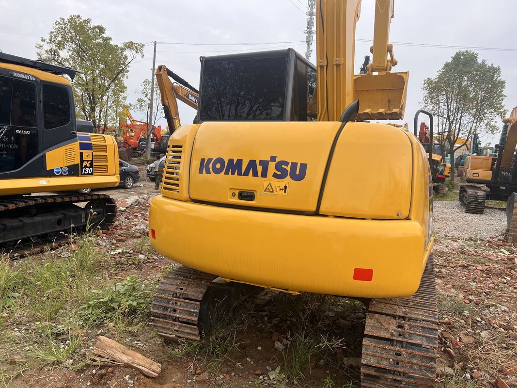 新しい到着 古い掘削機 KOMATSU PC130/低労働時間 2番手 KOMATSU EXKAVAYOT 移動状態良好