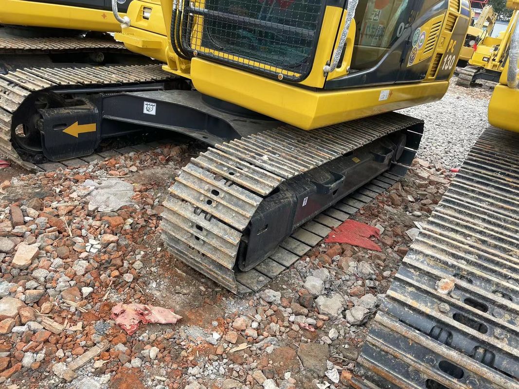 新しい到着 古い掘削機 KOMATSU PC130/低労働時間 2番手 KOMATSU EXKAVAYOT 移動状態良好